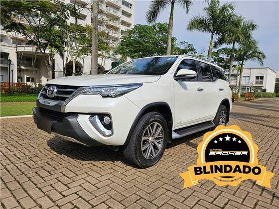 TOYOTA HILUX SW4 2.8 SRX 4X4 7 LUGARES 16V TURBO INTERCOOLER DIESEL 4P AUTOMÁTICO TOYOTA HILUX SW4 2.8 SRX 4X4 7 LUGARES 16V TURBO INTERCOOLER DIESEL 4P AUTOMÁTICO